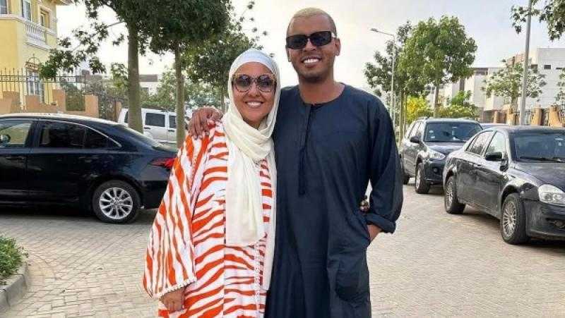 أوكا لجمهوره: كل لايك بجنيه لمراتي