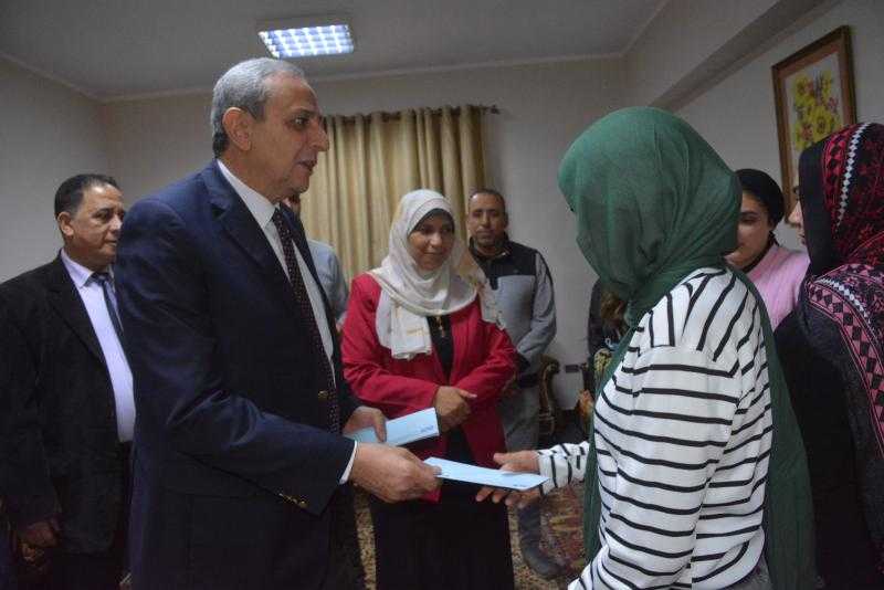محافظ الغربية يشارك الأيتام فرحة العيد ويوزع عليهم العيدية