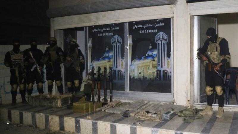 الداخلية السورية تعلن العثور على أسلحة ومتفجرات لتنفيذ عمليات إرهابية في حمص