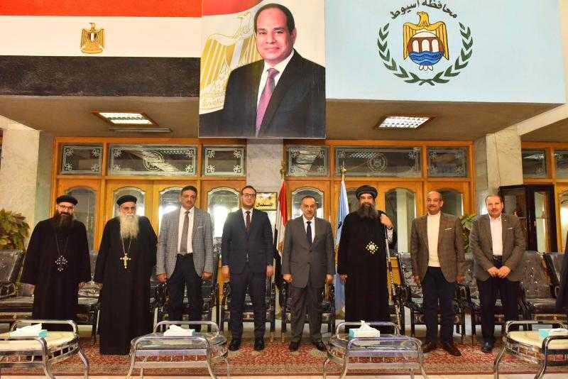 محافظ أسيوط يستقبل المهنئين بعيد الفطر المبارك من كافة القيادات التنفيذية والشعبية والدينية