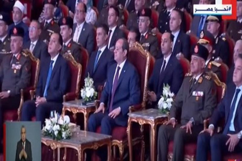 السيسي يستمع لفقرة غنائية لمجموعة من الأطفال خلال احتفالية عيد الفطر