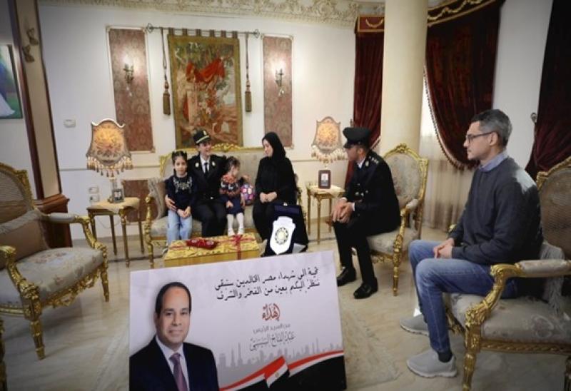 جانب من الاحتفال مع أسر الشهداء 