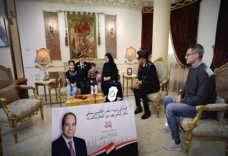 الداخلية تشارك أسر شهداء الشرطة الاحتفال بعيد الفطر