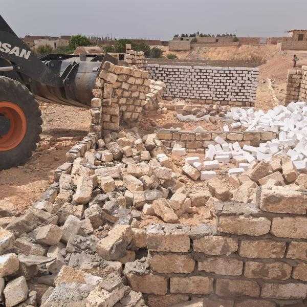 إزالة ٩ حالات تعدى على أملاك الدولة بالقرنه بالأقصر بإجمالي مساحة ٢١٧٥ متر مربع