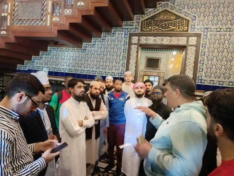 سائحون يحتفلون بثاني أيام العيد في متحف قصر الأمير محمد على بالمنيل