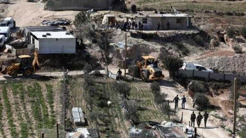 إعلام فلسطيني: أكثر من 300 مستوطن يهاجمون قرية دوما جنوبي نابلس