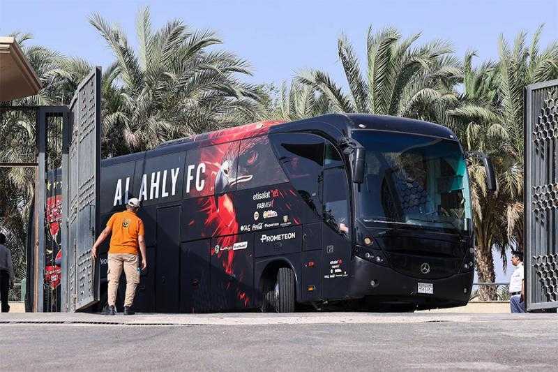 الأهلي يصل إلى استاد القاهرة استعدادًا لمباراة الهلال بـ دوري أبطال إفريقيا