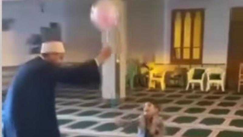 حكم لعب الأطفال في المسجد.. عالم أزهري يكشف هل مسموح أم ممنوع؟
