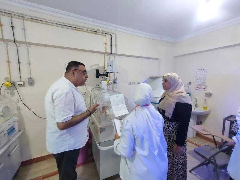وكيل صحة  الأقصر يتفقد أعمال المبادرات الرئاسية بوحدة العديسات