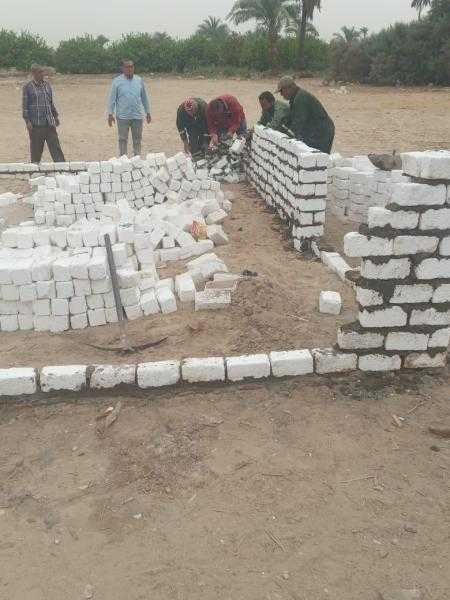 إزالة حالتى تعدى بناء على أراضي زراعية بقريتي البغدادى والحبيل بالبياضيه بالأقصر