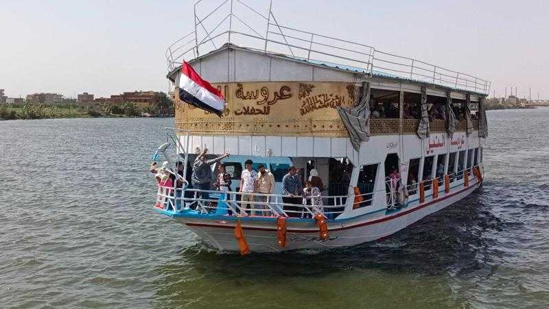محافظ كفرالشيخ يتابع توافد المواطنين على حديقة الأسرة والرحلات النيلية بدسوق لقضاء إجازة عيد الفطر المبارك