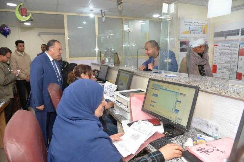 محافظ أسيوط يتفقد مركزين تكنولوجيين بحي شرق ومركز أسيوط لمتابعة سير العمل ونسب الإنجاز في منظومة التصالح