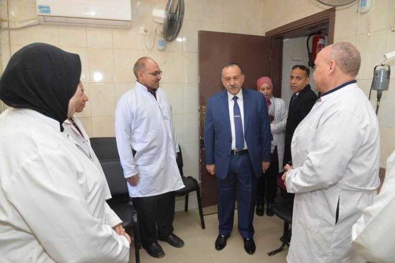 محافظ أسيوط يتفقد عيادة التأمين الصحي الشاملة لمتابعة جودة الرعاية الصحية المقدمة للمواطنين