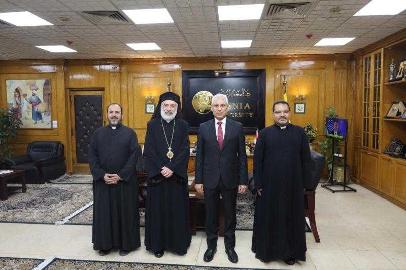 رئيس جامعة المنيا يستقبل مطران ووفد مطرانية الأقباط الكاثوليك للتهنئة بعيد الفطر المبارك