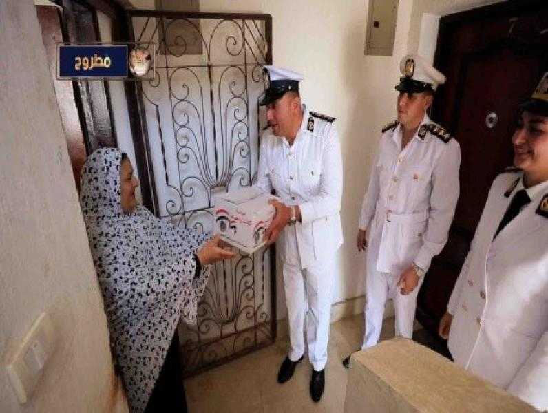 الداخلية توزع هدايا على قاطني المناطق الحضارية احتفالا بعيد الفطر