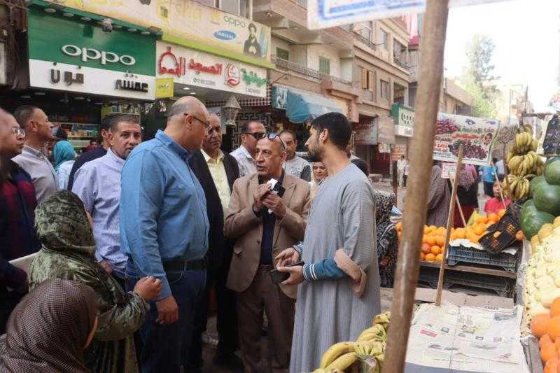 محافظ القليوبية يتفقد سوق الخضار والفاكهة بمدينة شبرا الخيمة