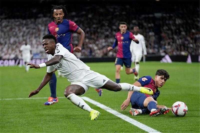قبل الكلاسيكو.. ريال مدريد يتصدر الدوري الإسباني وبرشلونة يلاحقه