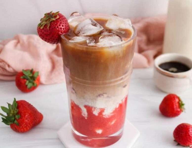 مشروب فراولة لاتيه