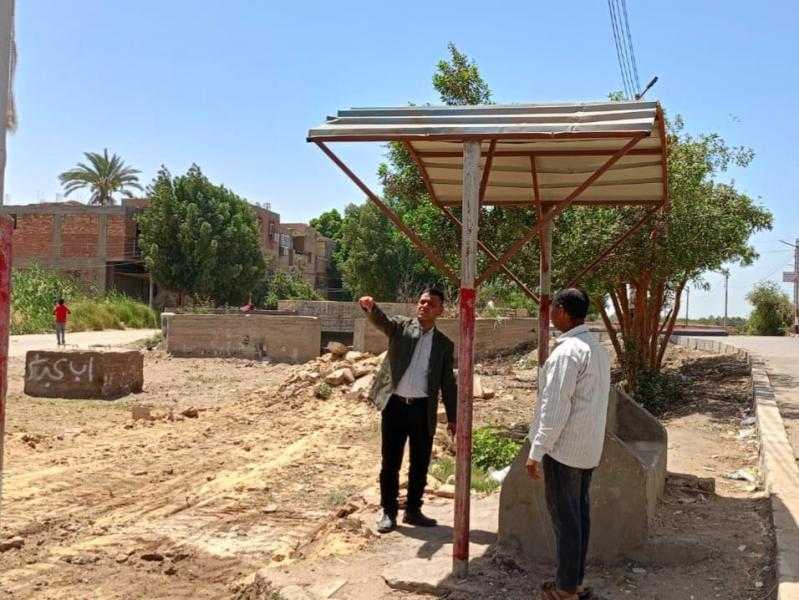 رئيس مدينة البياضيه بالأقصر يتابع أعمال تطوير حديقة شارع الذهبي