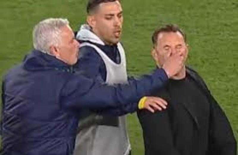 رسميًا | الاتحاد التركي يعلن عقوبة مورينيو بعد الاعتداء على مدرب جالطة سراي