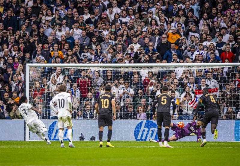 فالنسيا يحقق فوزًا مثيرًا على ريال مدريد في الدوري الإسباني