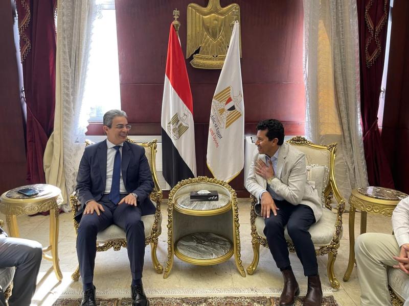 تعاون بين الإعلاميين والشباب والرياضة في قضايا الوعي ومكافحة الشائعات وبناء الإنسان