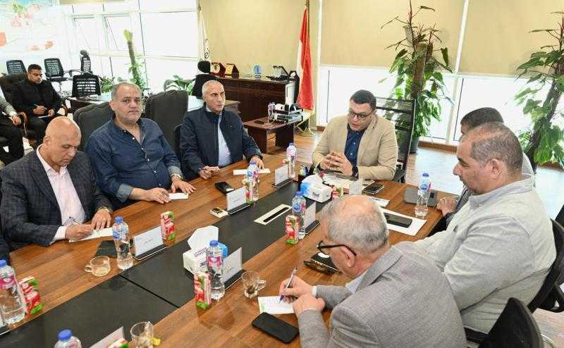 وزير الإسكان يتابع موقف تنفيذ المشروعات التنموية بالعلمين الجديدة والساحل الشمالي الغربي