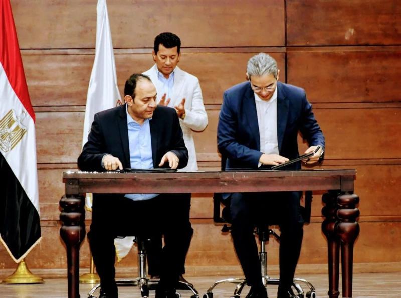 وزير الرياضة ونقيب الإعلاميين يشهدان توقيع بروتوكول تعاون لمواجهة الشائعات