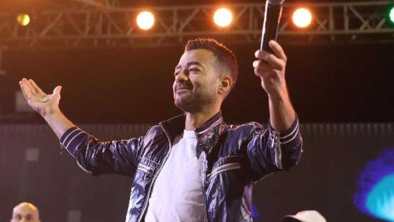 هيثم شاكر يرفع شعار كامل العدد بحفل الإسكندرية