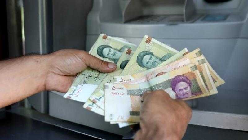 انهيار سحيق للعملة في طهران.. دولار أمريكي يساوي مليون ريال إيراني
