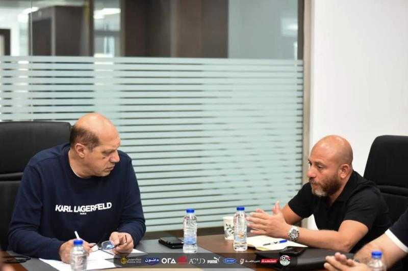 علاء نبيل يجتمع بالأجهزة الفنية للمنتخبات الوطنية لمناقشة ارتباطات المرحلة المقبلة
