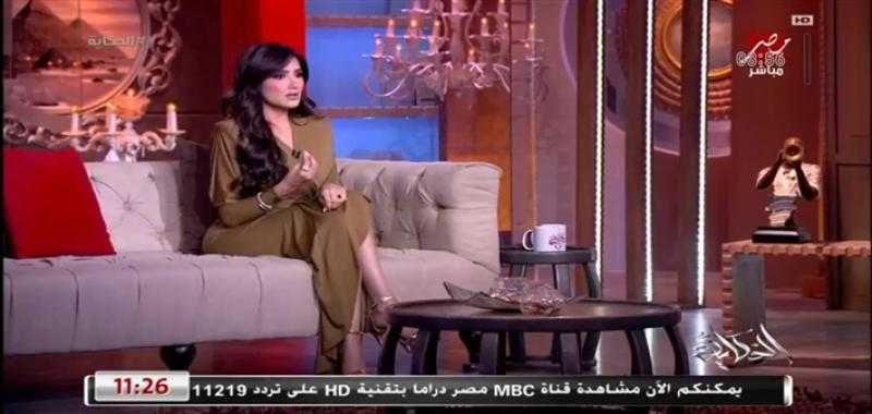 مي عمر: ”إش إش” فيه 3 أو 4 رقصات ... واستعنا براقصة لتقديمها