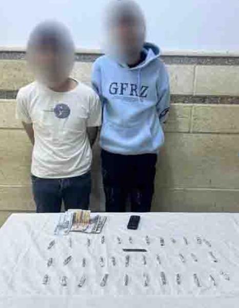 بيع المخدرات علنى فى الزقازيق .. فيديو يقود الشرطة لضبط عاطلين بحوزتهما حشيش