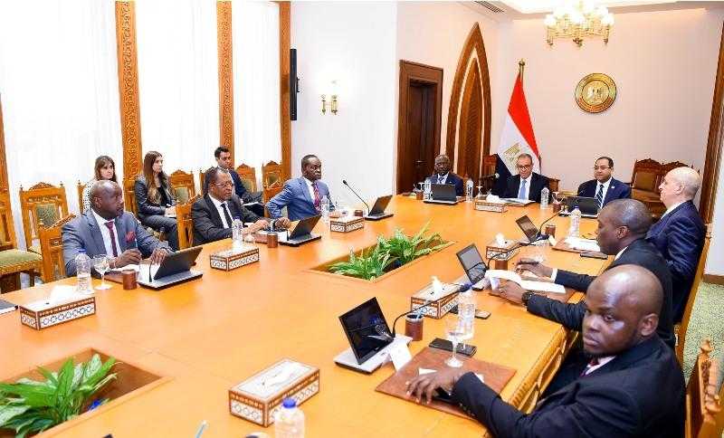 وزير الخارجية والهجرة يستقبل أعضاء اللجنة التنفيذية للرابطة الإفريقية للإدارة العامة في مصر