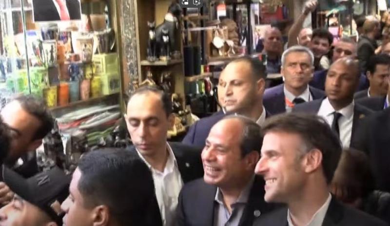 الرئيس السيسي يصطحب الرئيس الفرنسي في جولة بالقاهرة