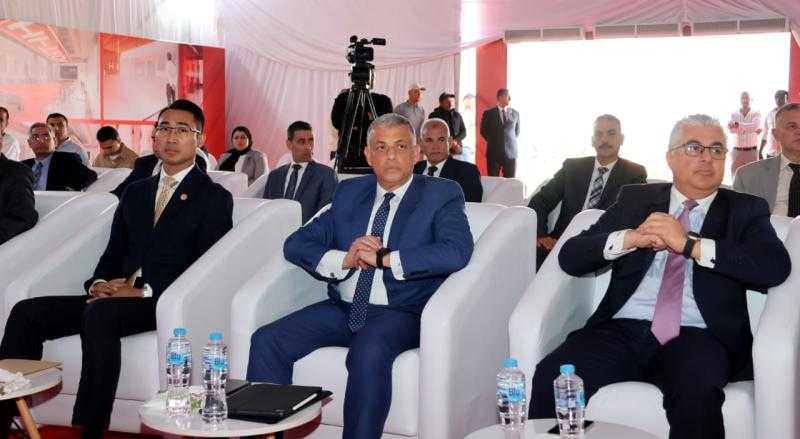 محافظ الإسماعيلية يشهد وضع حجر الأساس لمشروع هاي تك شمال أفريقيا التايلندية للملابس الرياضية بالمنطقة الاقتصادية لقناة السويس بالقنطرة غرب