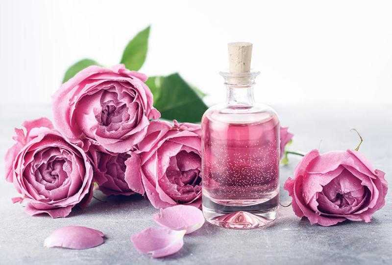 فوائد مذهلة لاستخدام ماء الورد على البشرة