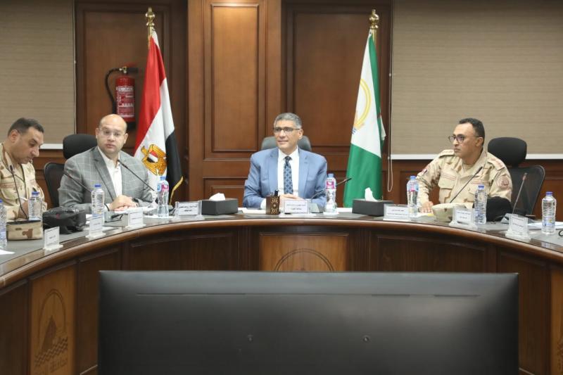 محافظ الجيزة: تشغيل تجريبي لعدد من مشروعات البنية التحتية المنتهية بقرى الصف خلال الشهر الجاري