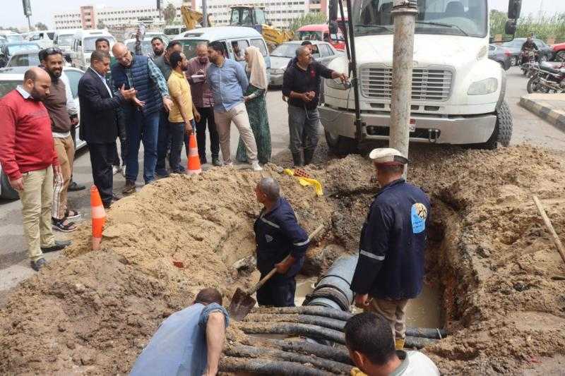 محافظ القليوبية يُتابع اعمال إصلاح خط مياه بشارع فريد ندا بمدينة بنها