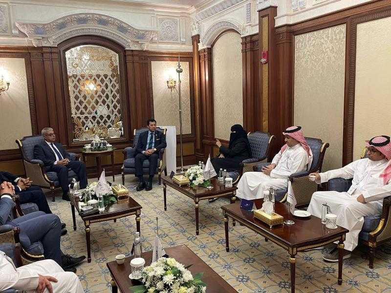 وزير الرياضة يلتقي مسؤولي شركة لجام العالمية لبحث فرص التعاون في مصر