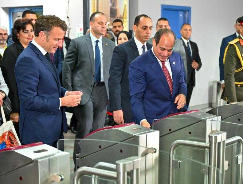 كامل الوزير لـ الرئيسين السيسي وماكرون: دخول المترو بـ الكارت