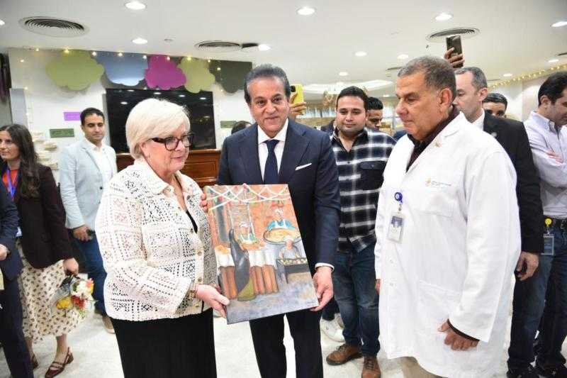 وزيرا الصحة في مصر وفرنسا يتفقدان معهد ناصر ومستشفى 57357 للاطلاع على التجربة المصرية