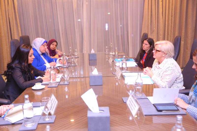 وزيرة التضامن الاجتماعي تلتقي وزيرة العمل والصحة والتضامن وشئون العائلة الفرنسية