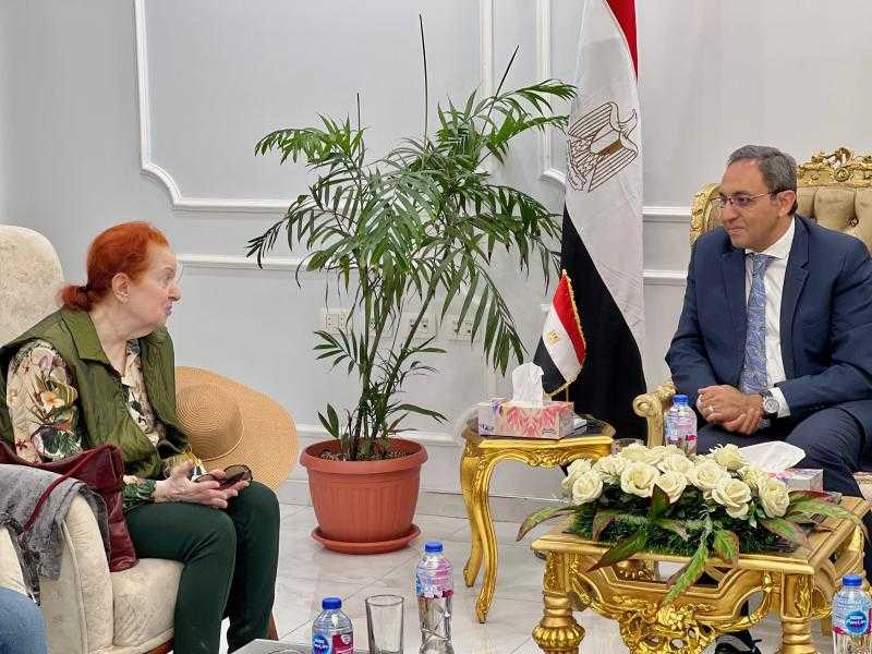 محافظ قنا يبحث تعزيز التعاون في الاقتصاد الأخضر والتنمية الاقتصادية المحلية مع وفد إسباني وبرنامج الأمم المتحدة الإنمائي