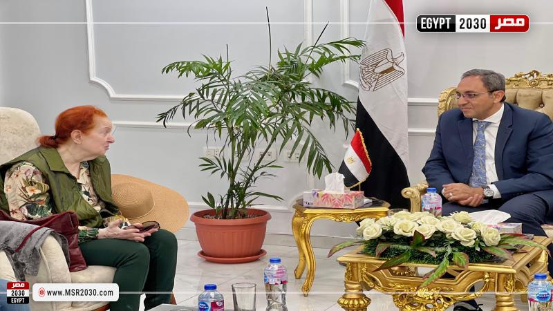 محافظ قنا