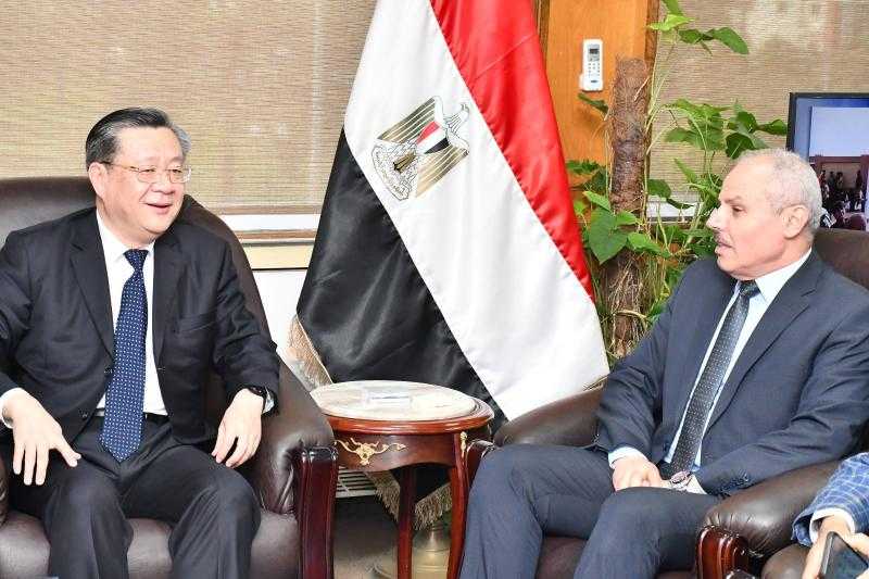 رئيس جامعة قناة السويس يستقبل نائب وزير الشئون الدينية والقوميات بجمهورية الصين الشعبية لتعزيز التعاون الأكاديمي والثقافي