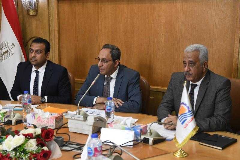 محافظ قنا يتابع الموقف التنفيذي لمشروعات الخطة الاستثمارية ويوجه بتنسيق الجهود لإنجاز ما تبقّى منها