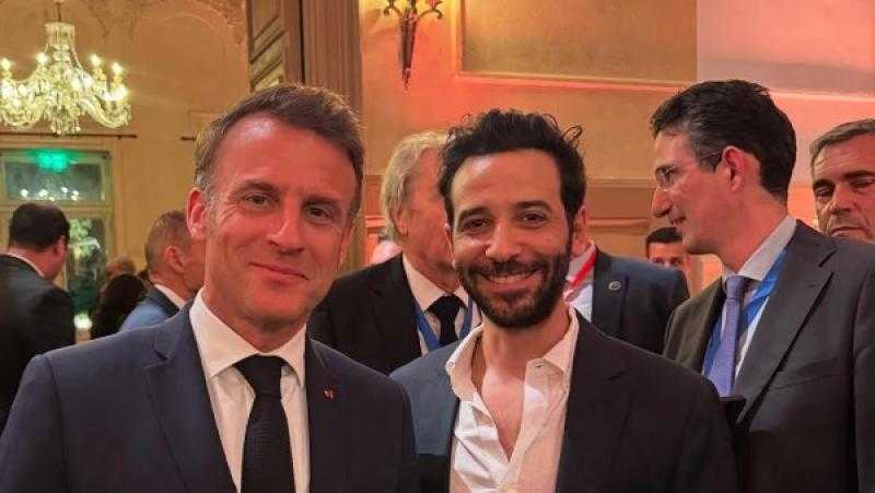 كان ليّ الشرف.. كريم قاسم برفقة الرئيس الفرنسي إيمانويل ماكرون