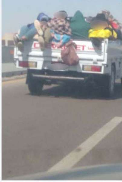 السيارة محملة أطفال 