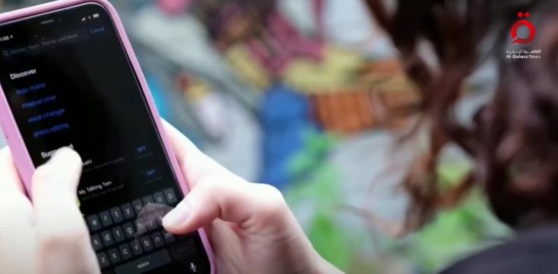 جيل ”زد” يقود تحول تجربة التسوق عبر وسائل التواصل بدعم من الذكاء الاصطناعي.. «فيديو»